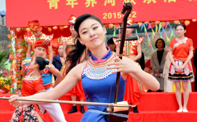 各精彩歌舞节目已给两国人民留下深刻的印象，让两国人民更加了解彼此国家文化和风俗习惯，有助于深化越中两国友谊。（图片来源：mongcai.gov.vn）