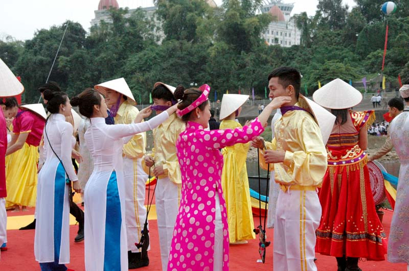 各精彩歌舞节目已给两国人民留下深刻的印象，让两国人民更加了解彼此国家文化和风俗习惯，有助于深化越中两国友谊。（图片来源：mongcai.gov.vn）