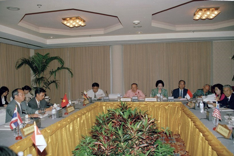 越南国会办公厅主任武卯率领越南国会代表团出席第17届东盟议会联盟大会工作委员会会议。越通社记者春遵摄