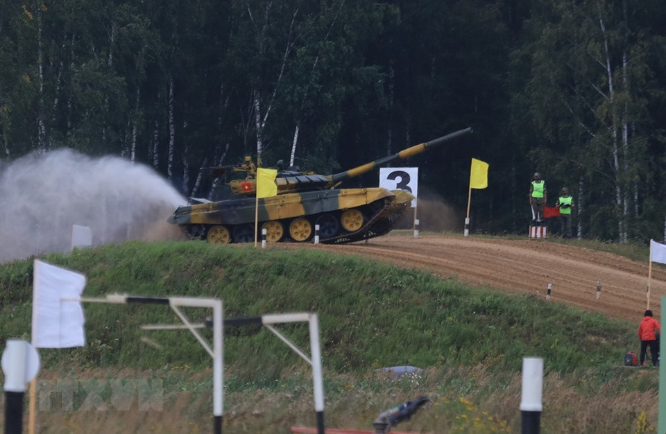 越南1号车组上坡。越通社记者 陈孝 摄