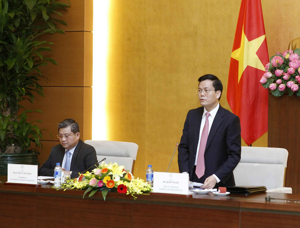 何金玉在会上发表讲话。越通社记者 文叠 摄