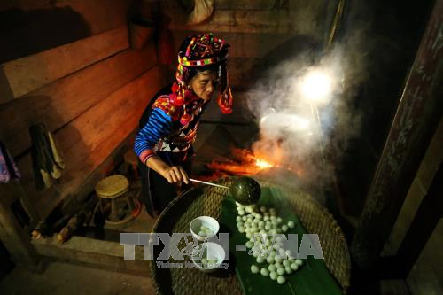 糍粑与汤圆是哈尼族人过春节时必不可少的两道菜肴。（图片来源：越通社）