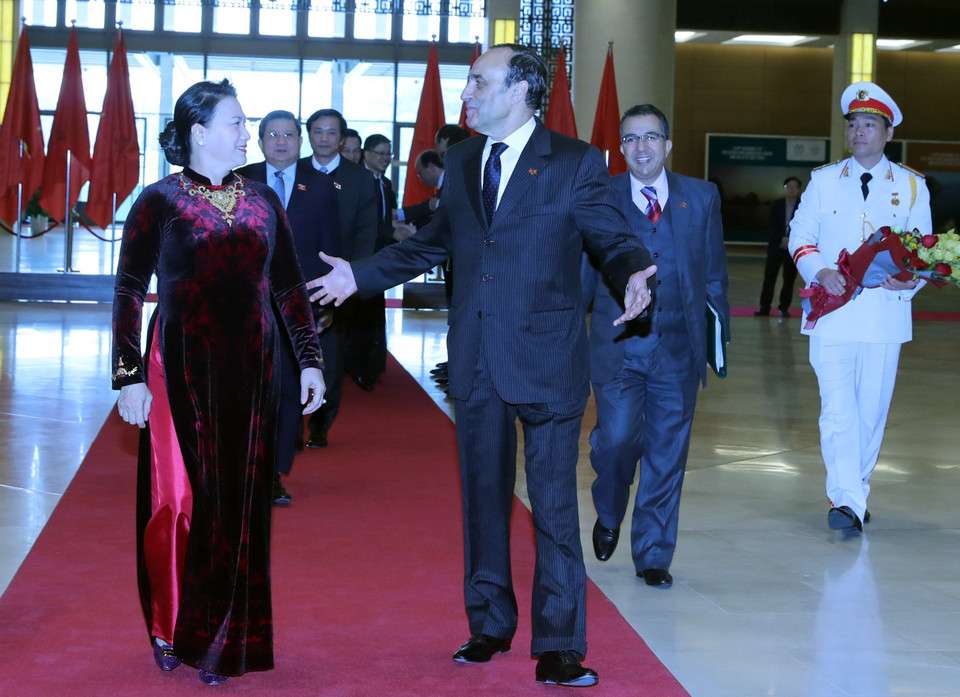 阮氏金银主席与摩洛哥众议院议长哈比博·马勒克 。越通社记者 仲得 摄