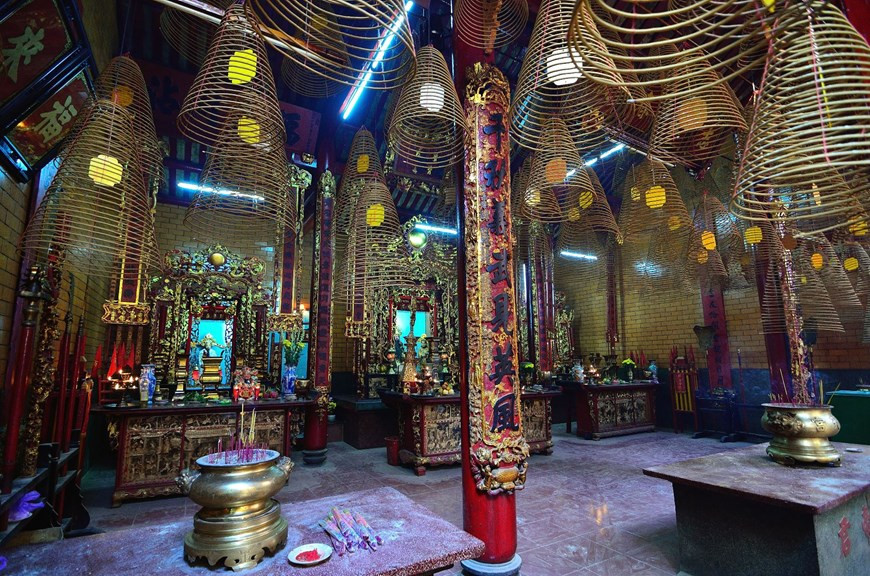 不仅探索不同的手工艺村、游客们还有机会参观当地的部分遗迹处和寺庙。图自Vietnam+