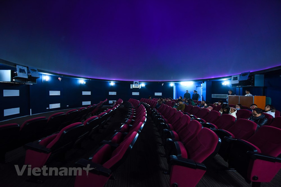 越南北部最大天文台配备一台由意大利著名公司设计及制造的光学天文望远镜。越通社记者名山 摄