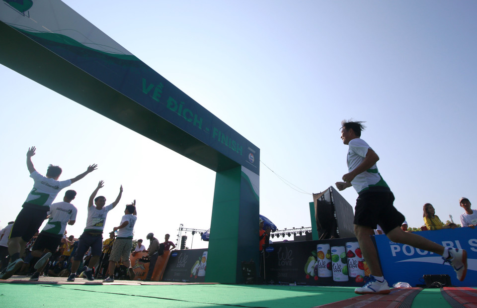 2019年九龙江三角洲马拉松赛首次在后江省未青市举行。越通社记者维羌 摄