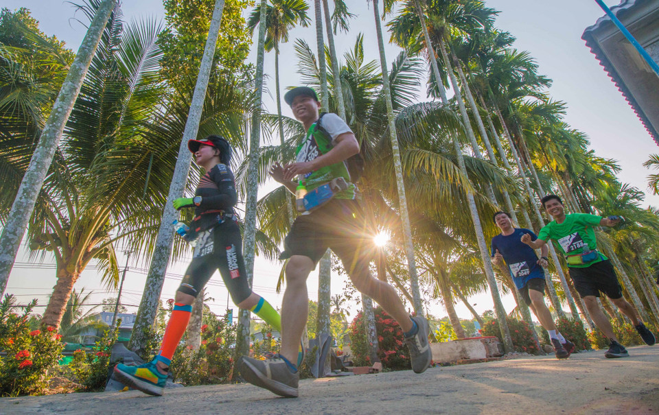 4000人参加九龙江三角洲应对气候变化马拉松赛。越通社记者维羌 摄