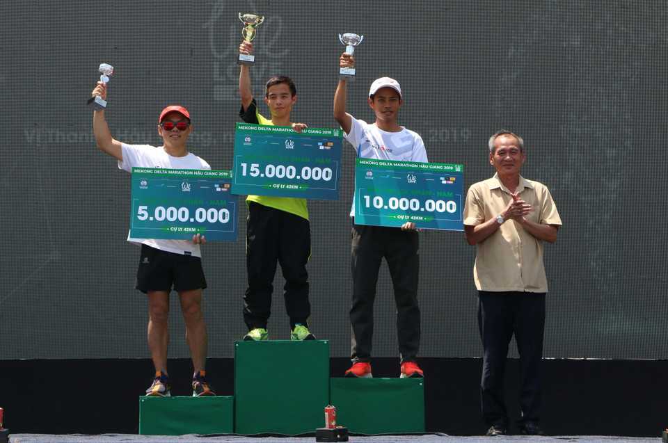 2019年九龙江三角洲马拉松赛首次在后江省未青市举行。越通社记者维羌 摄