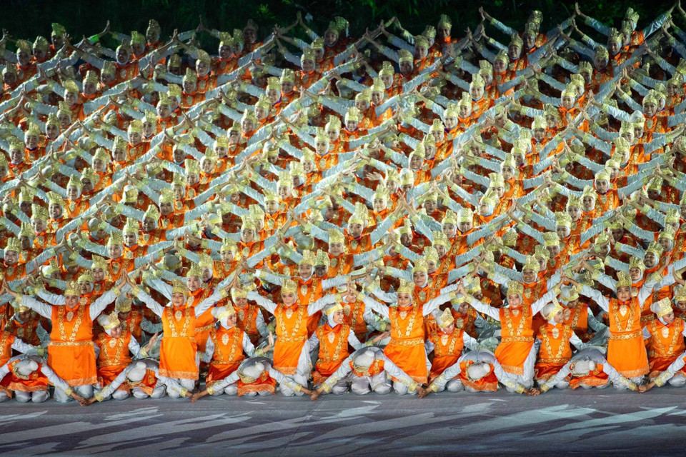 精彩纷呈的2018年雅加达亚运会开幕式。 图自越通社/新华社