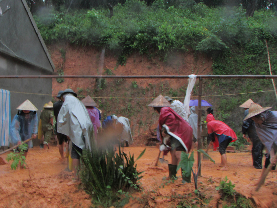  第四号台风袭击乂安省 越通社记者 摄