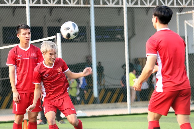 越南国家奥林匹克足球队在印尼西爪哇省三星公司足球场训练，为14日下午16时与巴基斯坦奥林匹克足球队进行角逐做出准备。