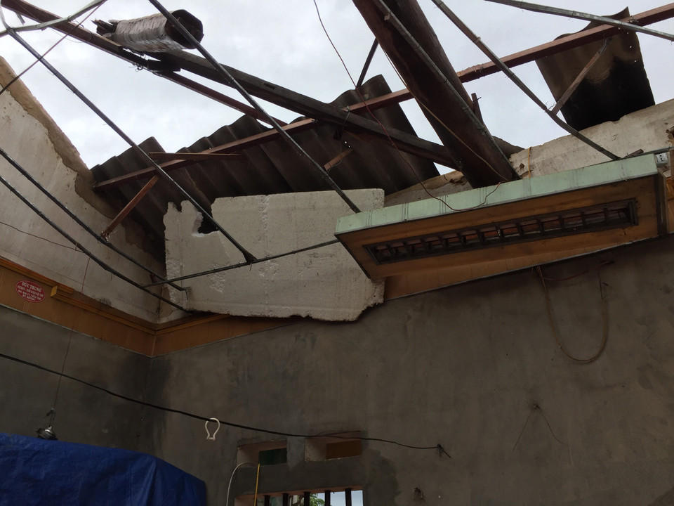 受第四号台风影响海阳省多间房屋被倒塌 越通社记者孟秀 摄