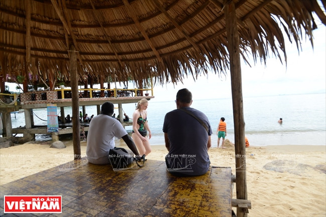 亮滩是外国游客喜爱的新景点。越南画报报记者 清和 摄