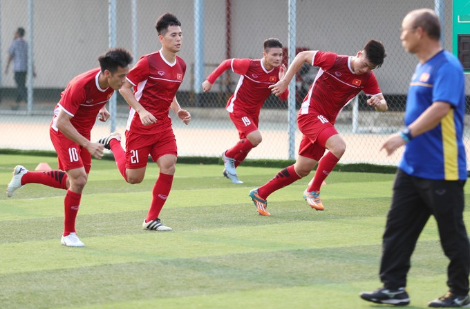 越南国家奥林匹克足球队在印尼西爪哇省三星公司足球场训练，为14日下午16时与巴基斯坦奥林匹克足球队进行角逐做出准备。