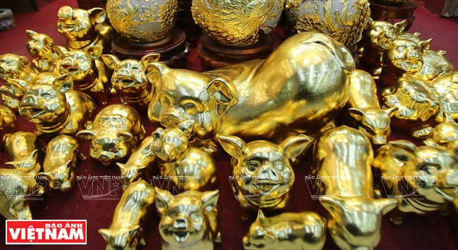 八场村还制作错金猪群，售价高达数亿盾。 图自越通社