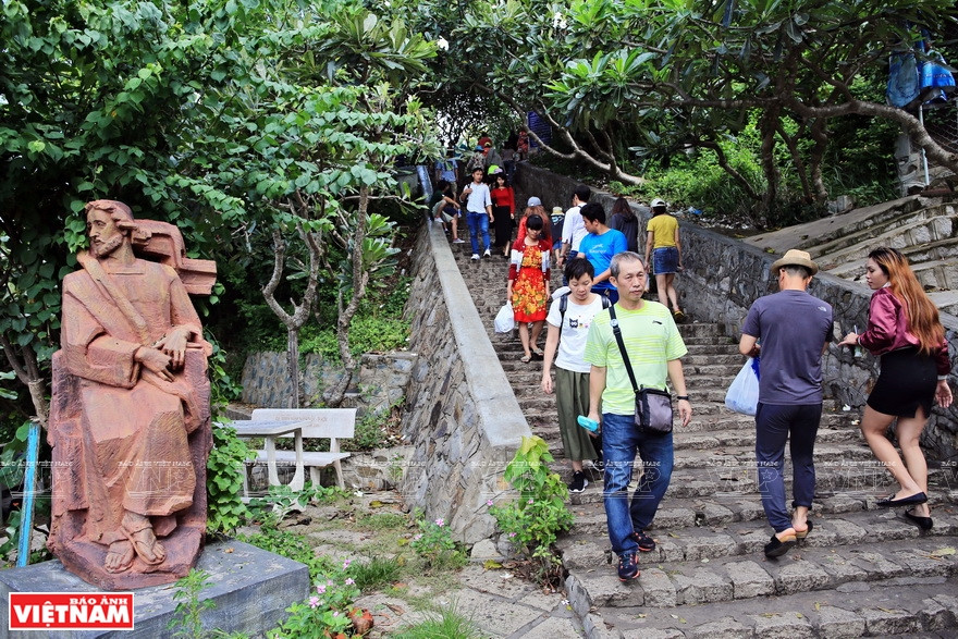 通往耶稣像之路。越通社记者 通海 摄