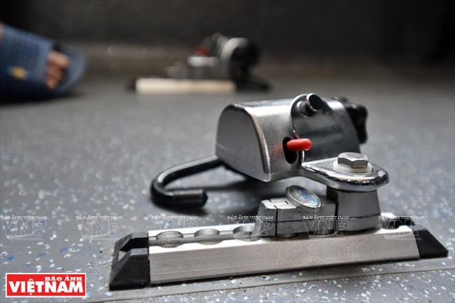 下层有16个座位，其中两个是残疾人座位。图自越通社