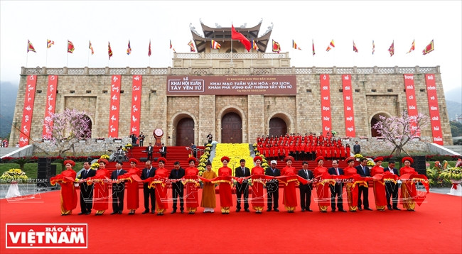 西安子信仰生态旅游区第一期完工剪彩仪式。 图自越通社