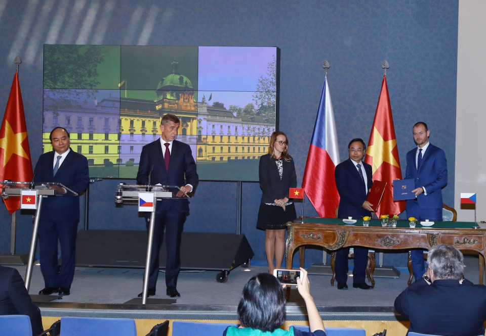 越捷两国总理见证双方有关部门签署合作协议。越通社记者 统一 摄