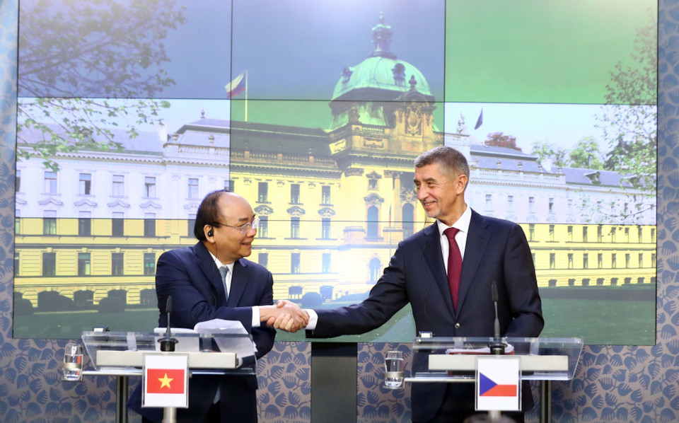 会谈结束后越捷两国总理共同主持召开联合新闻发布会。越通社记者 统一 摄