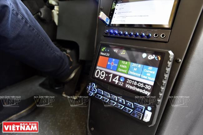 每辆双层巴士能承载80人，配备GPS系统。图自越通社