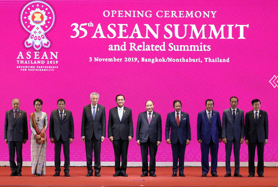 越南政府总理阮春福出席第35届东盟峰会开幕式。越通社记者 统一 摄