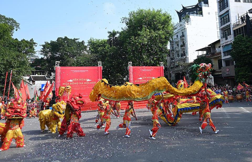 麒麟舞。图自《越南人民报》