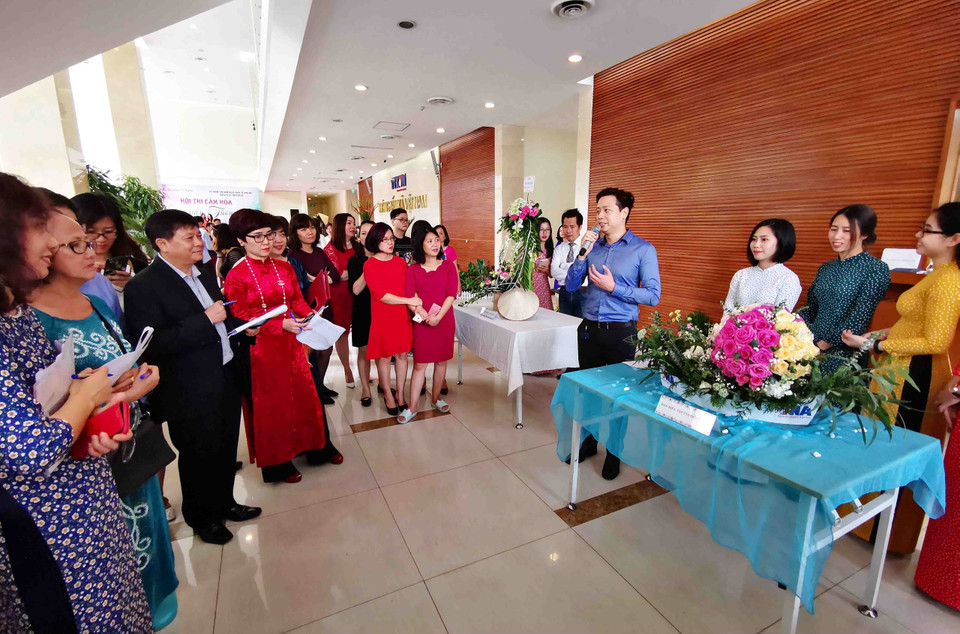 评委会对各个作品进行评分。图自越通社