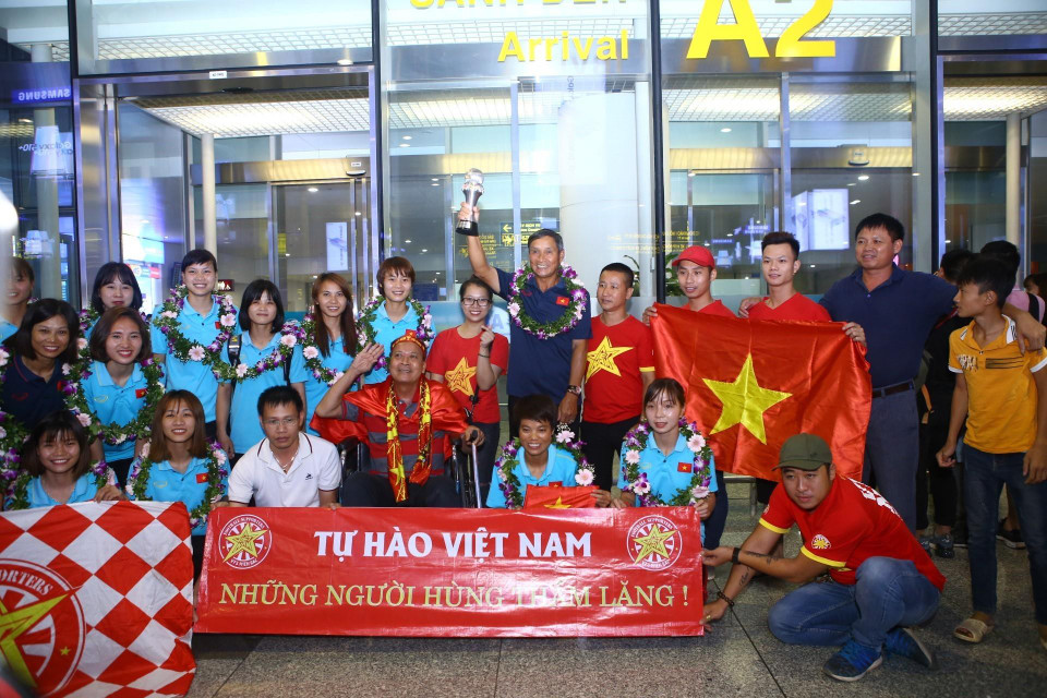 越南女子足球队合影。图自越通社