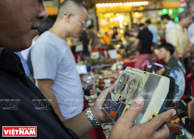 卡型盒式录音机。图自越通社