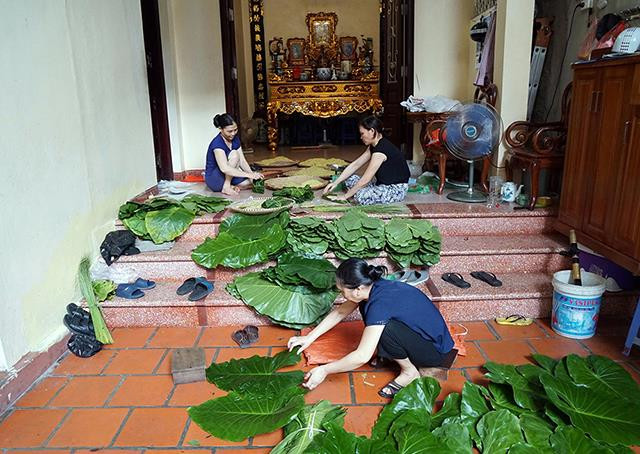 制作扁米极为讲究，工序复杂。图自《人民报》