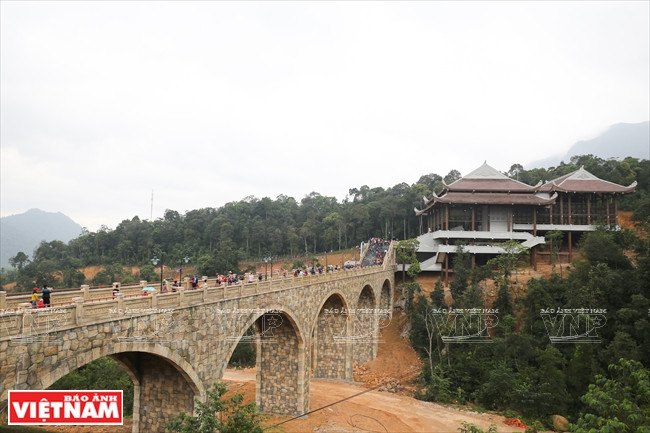 西安子信仰生态旅游区的独特设计。图自越通社