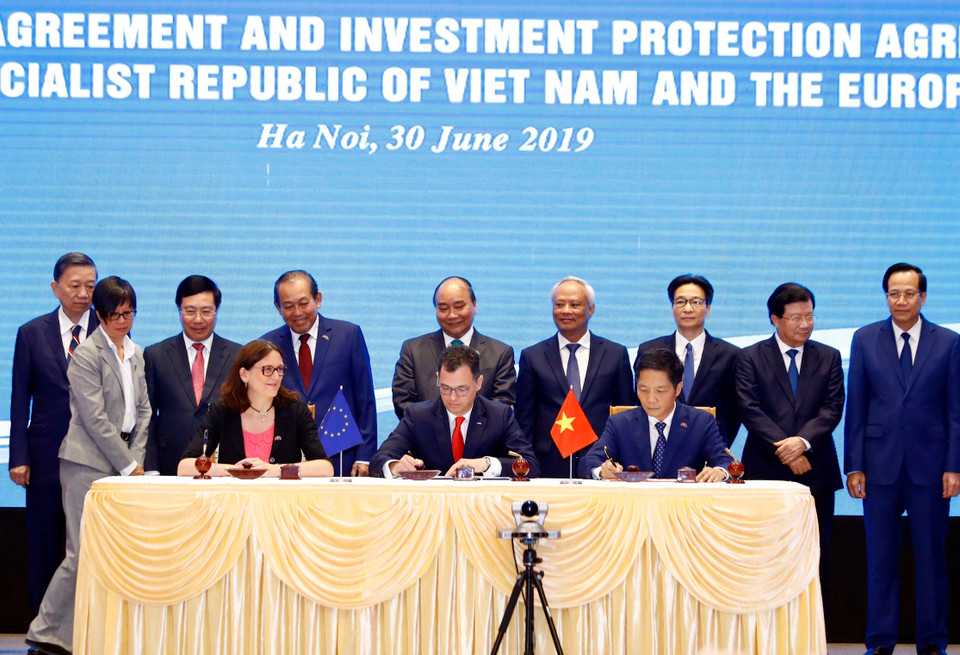 双方签署《越南与欧盟自由贸易协定》(EVFTA)和《越南与欧盟投资保护协定》(EVIPA)。图自越通社