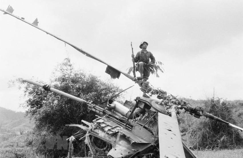 资料图：解放军在第9号路——溪生战役中击落的美国飞机残骸。图自越通社