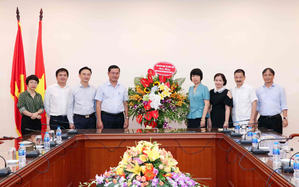 越通社副社长武越庄会见教育培训部代表团。图自越通社