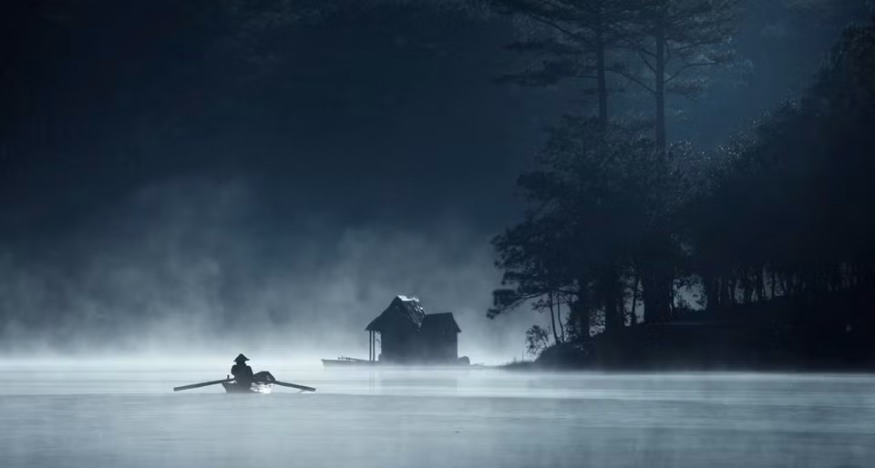 大叻市沉浸在茫茫的迷雾之中 风景美如天堂。读者 阮俊 摄