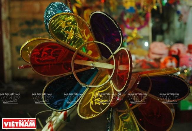 越南儿童的传统中秋玩具。图自越通社