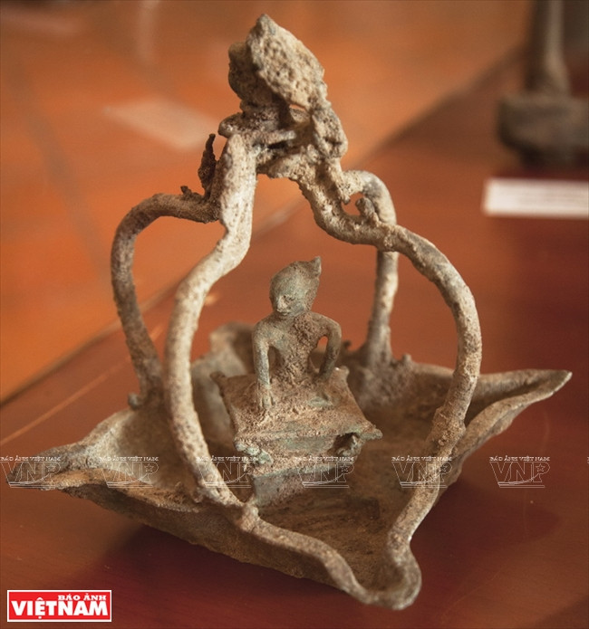 17世纪占婆铜灯。图自越通社