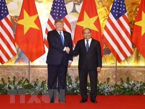 资料图：在美朝领导人第二次峰会期间，越南政府总理阮春福于2019年2月27日上午在河内会见美国总统唐纳德·特朗普。图自越通社