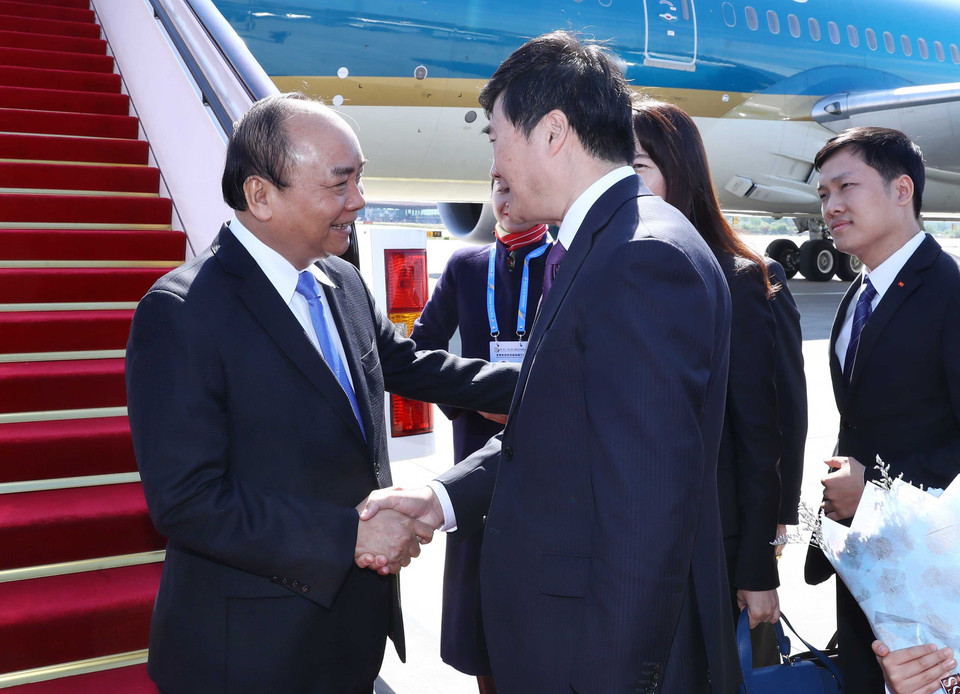 北京领导人和中国外交部代表迎接阮春福。越通社记者 统一 摄