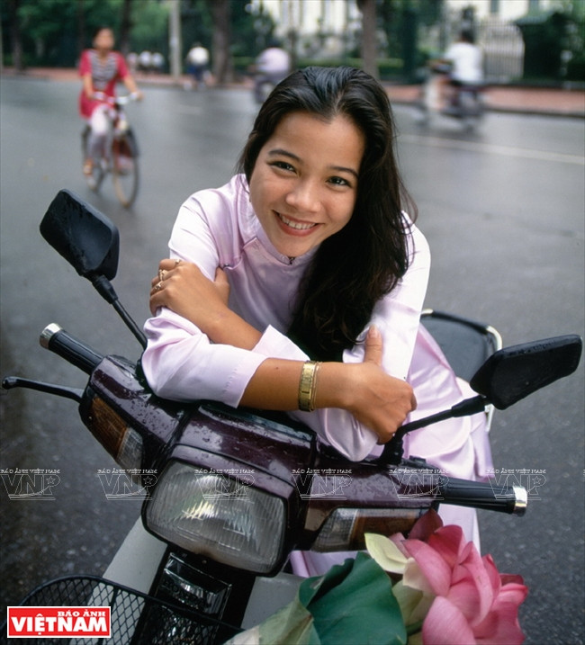 史密森尼杂志封面的越南姑娘。凯萨琳‧卡诺 摄