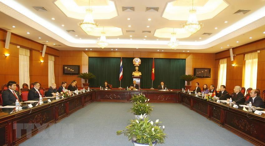  越南国会主席阮富仲与自2009年7月21日至22日对越南进行正式友好访问的泰国国会下议院议长查·奇德科布。图自越通社