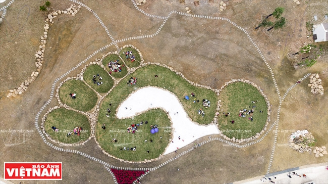 从高处俯瞰的西安子信仰生态旅游区。 图自越通社