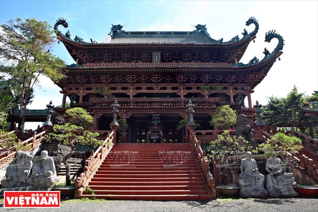 明成寺正殿。图自越通社