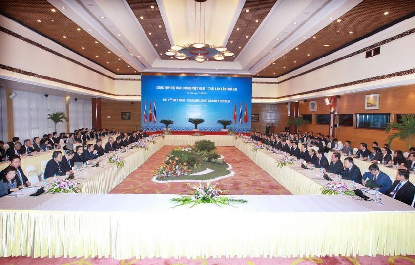越泰第二次联合内阁会议于2012年10月27日在河内举行。图自越通社
