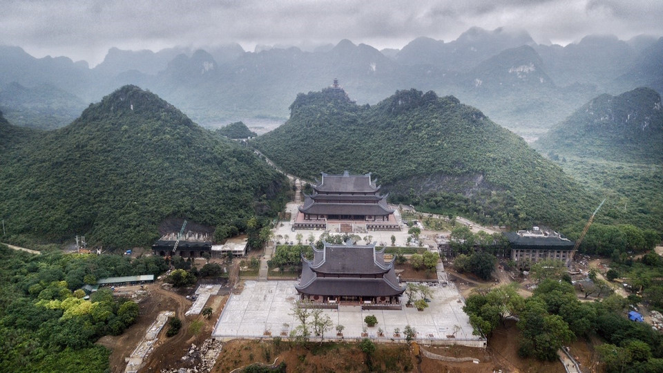 三祝寺包括三宝殿、法主殿、观音殿和山门等大型建筑。图自越通社