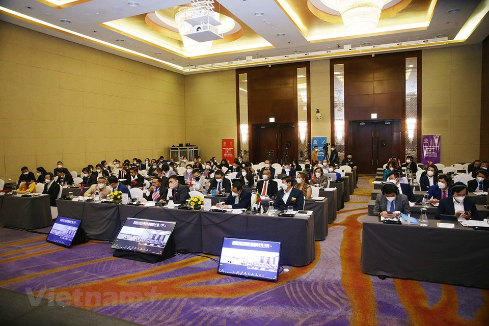 按计划，第三十一届东南亚运动会组委会将在3月19日全天带各国体育代表团代表参观河内、北宁和广宁的比赛场地和酒店。为了服务东运会，所有比赛场馆得以修缮升级，如河内美亭国家体育场、赛马体育宫、水上运动宫、广宁锦普体育场、巡州海滩运动区、北宁Hanaka网球场等。图自Vietnam+