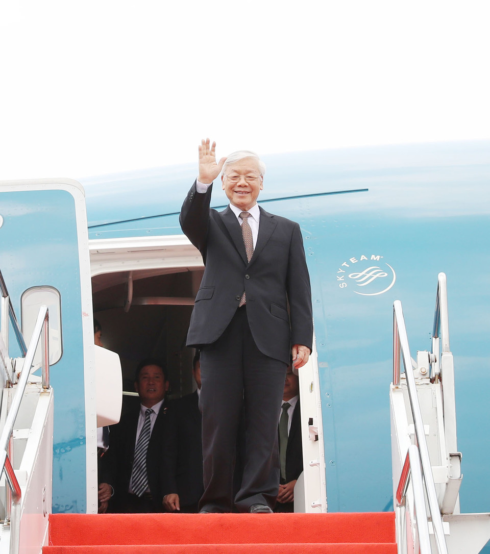 阮富仲总书记抵达苏加诺-哈达国际机场。越通社记者 智勇 摄