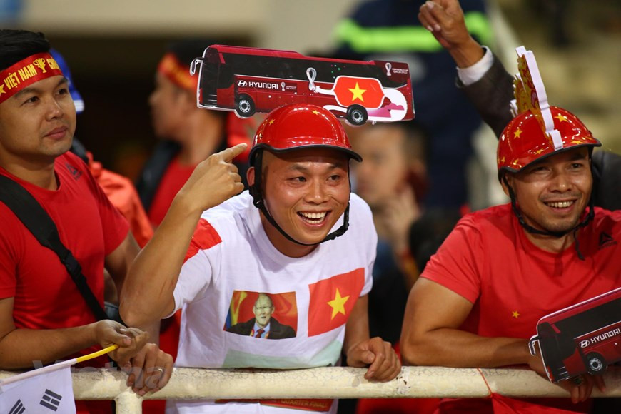 现场越南球迷的欢乐气氛。图自vietnamplus