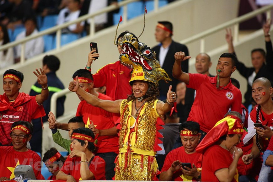 众多的越南球迷挤满了河内美廷国家体育场。图自vietnamplus